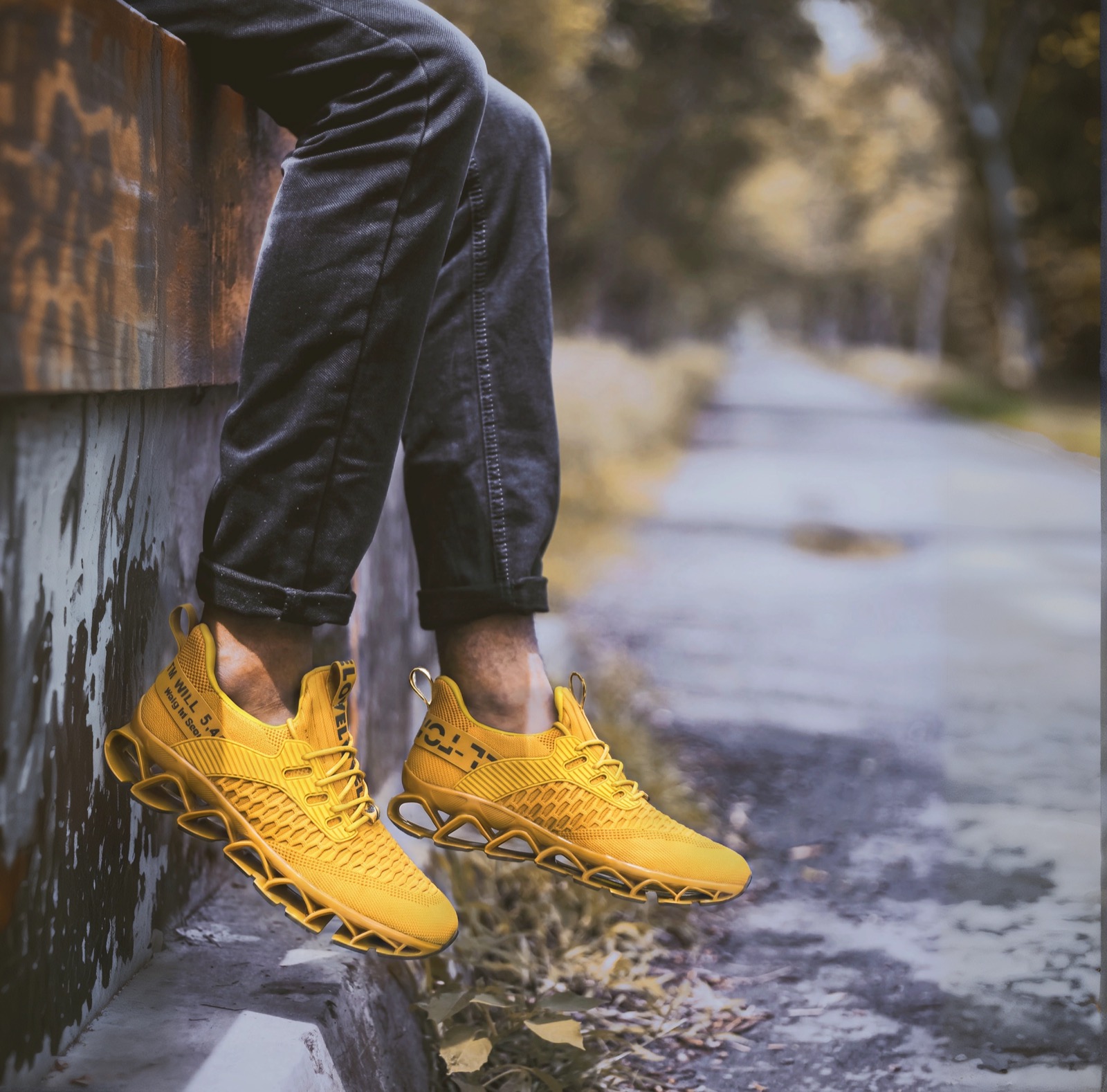 Lifestyle on-foot shot